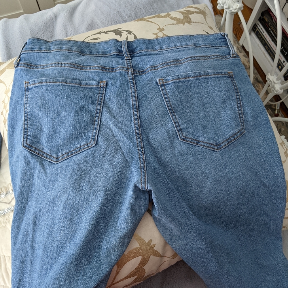 Old Navy super skinny mid-rise jeans - Picture 2 of 3